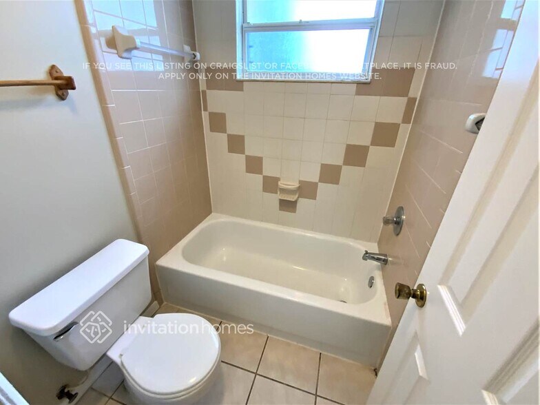 Building Photo - 7737 Rockridge Dr W