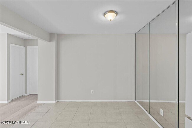 Building Photo - 601 Mistletoe Ave