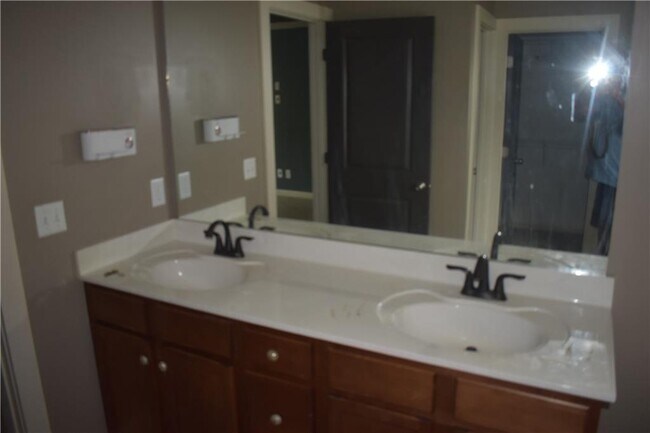 Building Photo - 43 Jessel Ln