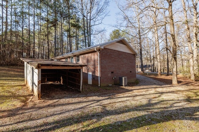 Building Photo - Charming 3-Bedroom Brick Home in Oconee County