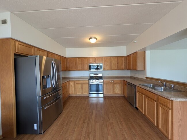 Building Photo - 16671 Liberty Cir