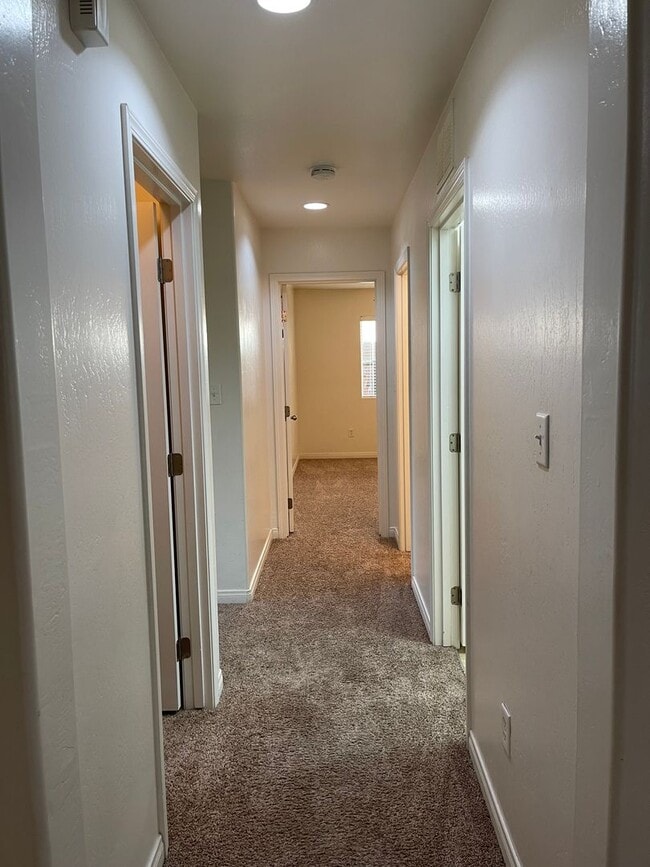 Building Photo - Beautiful 3 bed 2 bath Home in Rosedale!