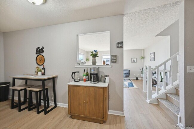 Building Photo - AVAILABLE OCTOBER! Wonderful 3 bed/2 bath ...