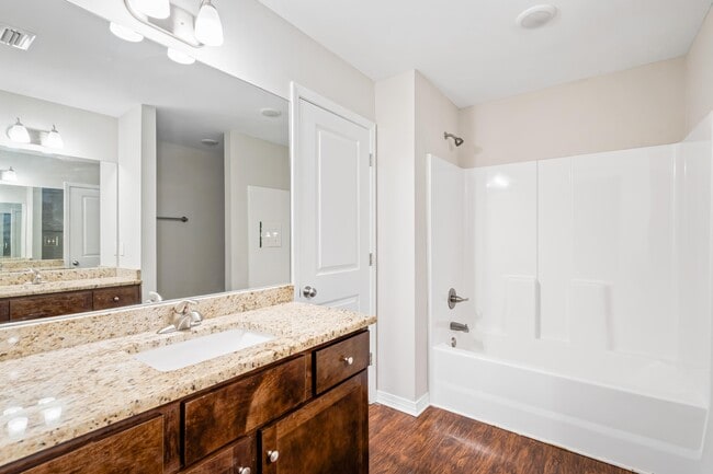 Building Photo - 3836 Chesterfield Ln
