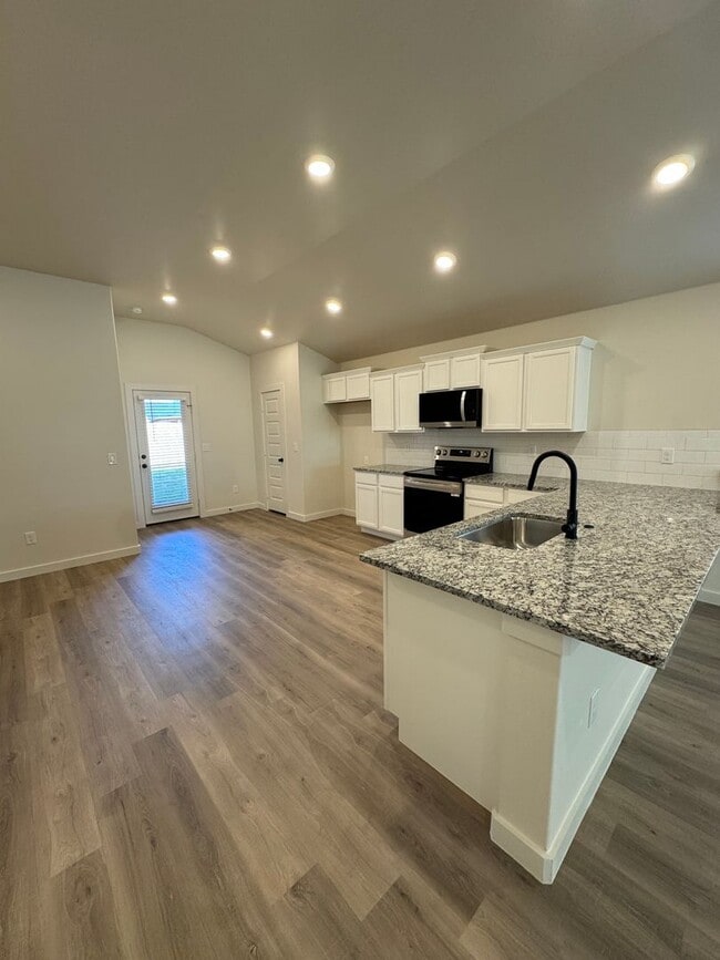 Building Photo - New built in Homestaed 2025 Large 3/2/2