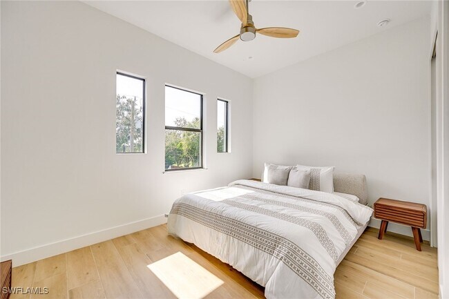 Building Photo - 3384 Canal St