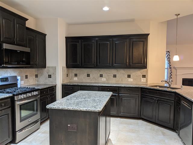 Building Photo - 209 Meadows Dr
