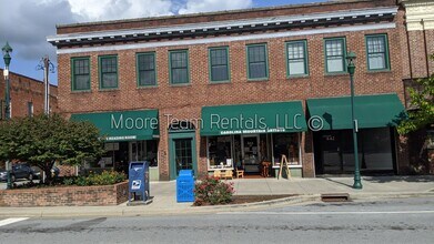 Building Photo - MainStN446