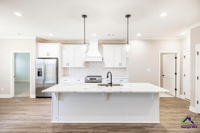 Building Photo - 305 Willowbrook Ln