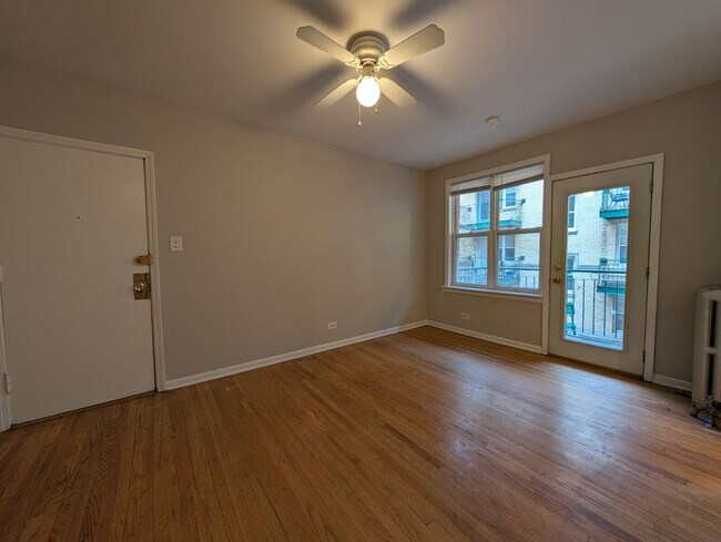 Building Photo - 910 W Dakin St