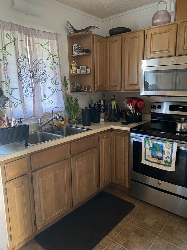 Building Photo - Furnished Private Room for Rent | Large Bed | Shared Home | Honolulu