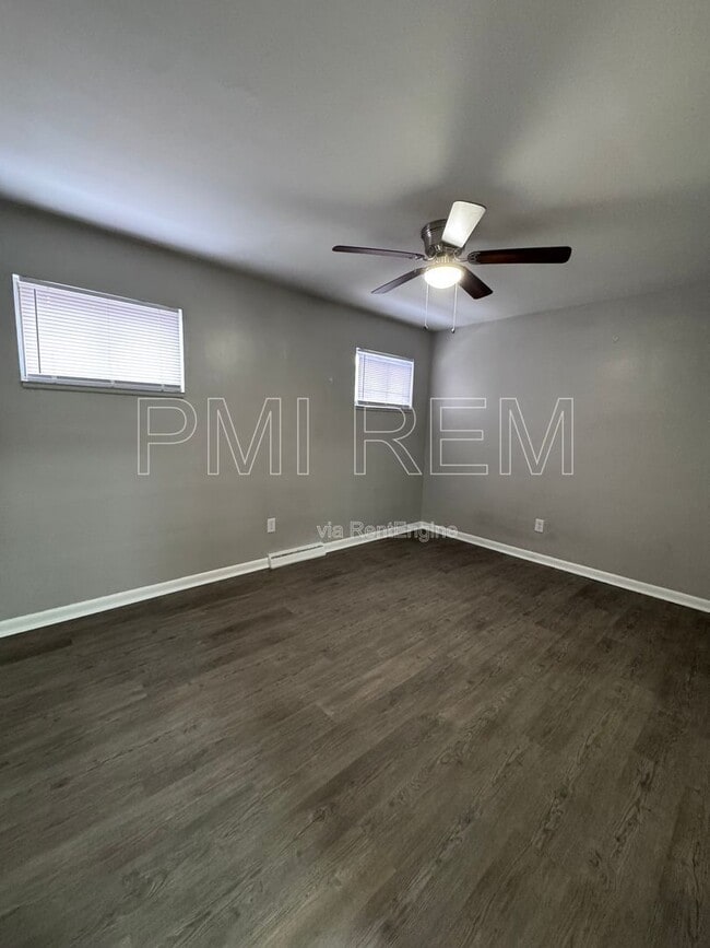 Building Photo - 128 S Miller Rd