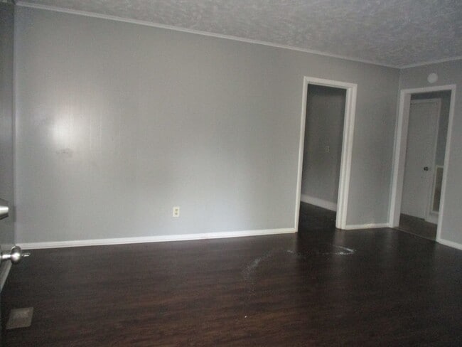 Building Photo - 2112 Elvira St