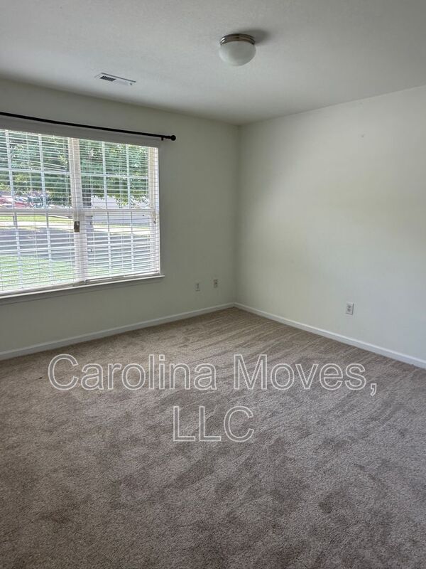 Building Photo - 7 Birchbriar Way