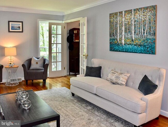 Building Photo - 2235 Abbotsford Dr