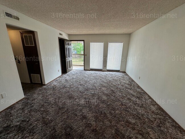 Building Photo - $750 - 2 bed 1 bath - Second floor Apartment