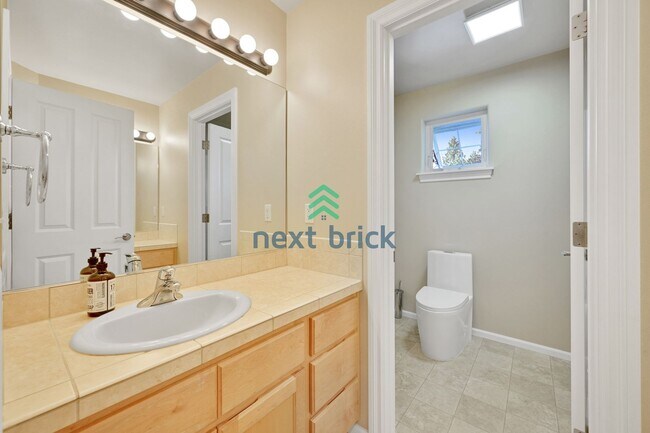 Building Photo - 4 BED & 3 BATH SINGLE FAMILY HOUSE FOR RENT
