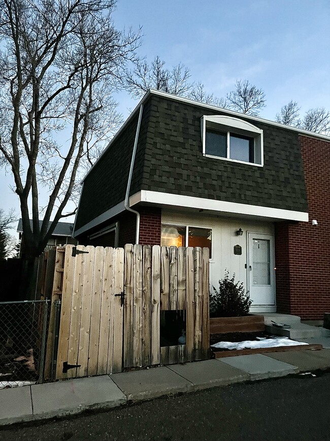 Building Photo - 1706 Palm Dr