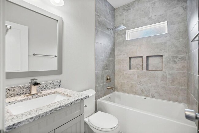Building Photo - 15629 Holly Dr