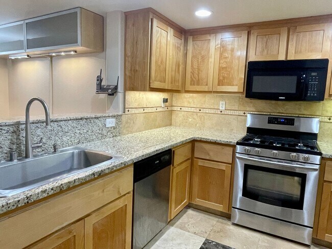 Building Photo - Clean, Classic Contemporary 3 Bedroom + 2 Bath Townhouse Style Home Near Downtown Campbell & Will...