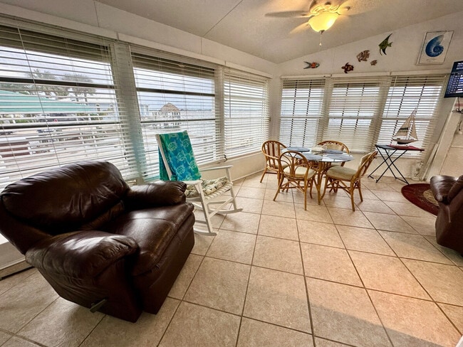 Building Photo - 10751 S Ocean Dr