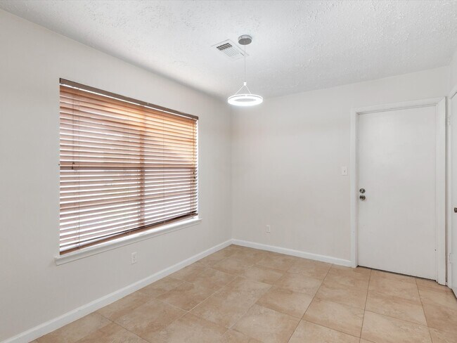 Building Photo - 13515 Wimbledon Oaks Dr