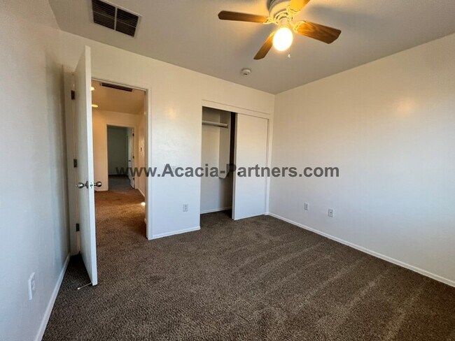 Building Photo - Beautiful Three Bedroom 2 and 1/2 Bath Home