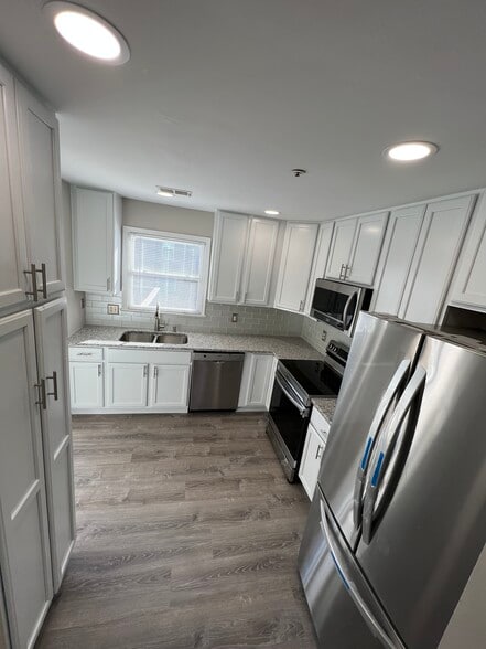 Kitchen - 3919 Emblem Cor