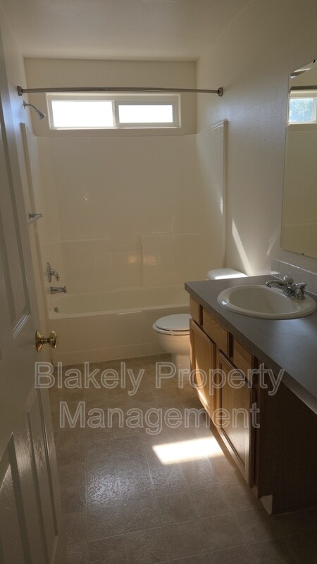 Building Photo - 3801 E Sutton Ave