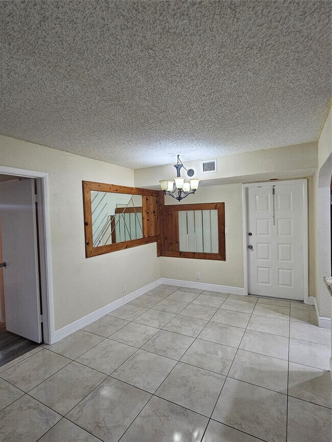 Building Photo - 3720 N Pine Island Rd