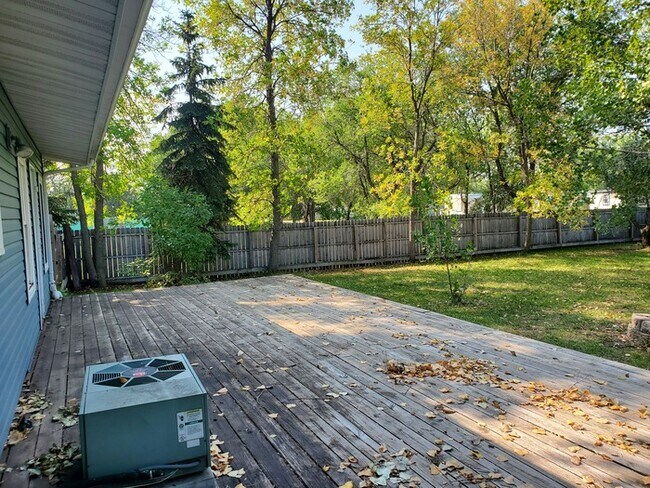 Building Photo - 324 6th St