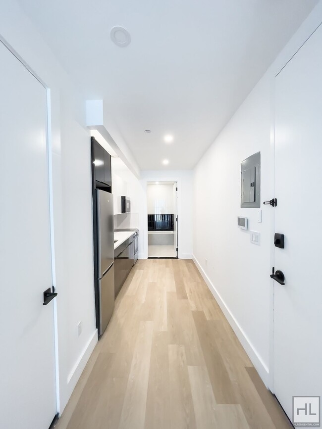 Building Photo - President Street / Crown Heights / Spaciou...