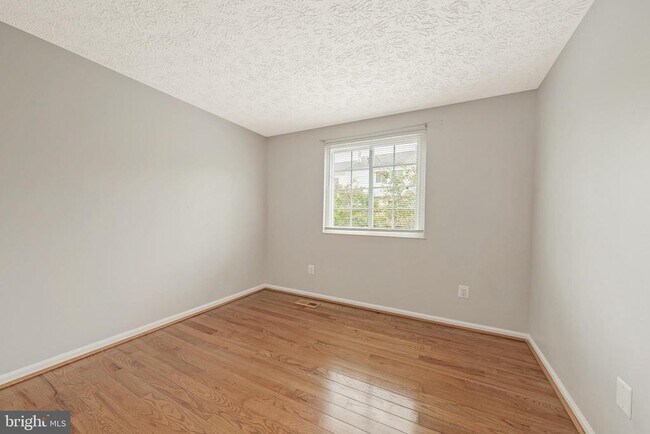 Building Photo - 6320 Lightburn Ct