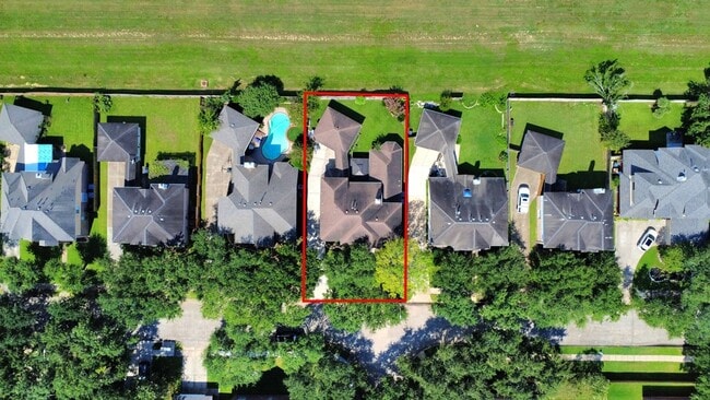 Building Photo - 922 Bayhill Dr