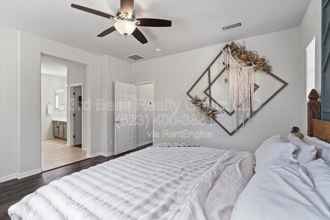 Building Photo - 21072 W Maiden Ln