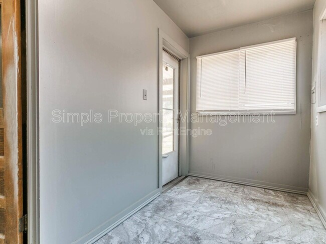 Building Photo - 532 SW 27th St