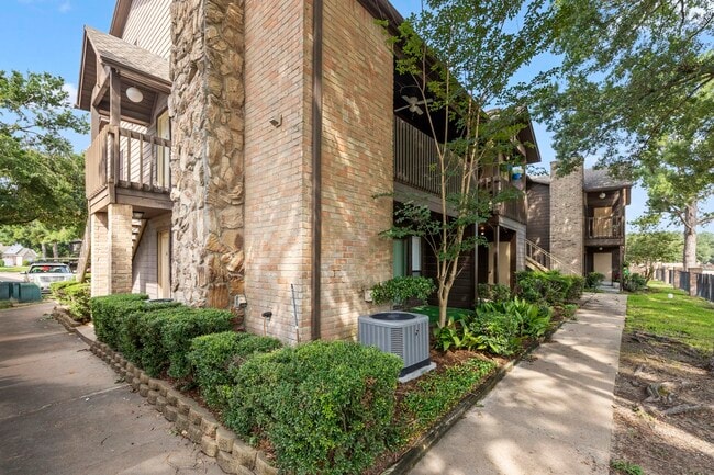 Building Photo - 12755 Mill Ridge Dr