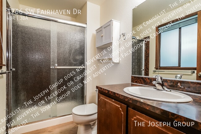 Building Photo - 1266 SW Fairhaven Dr