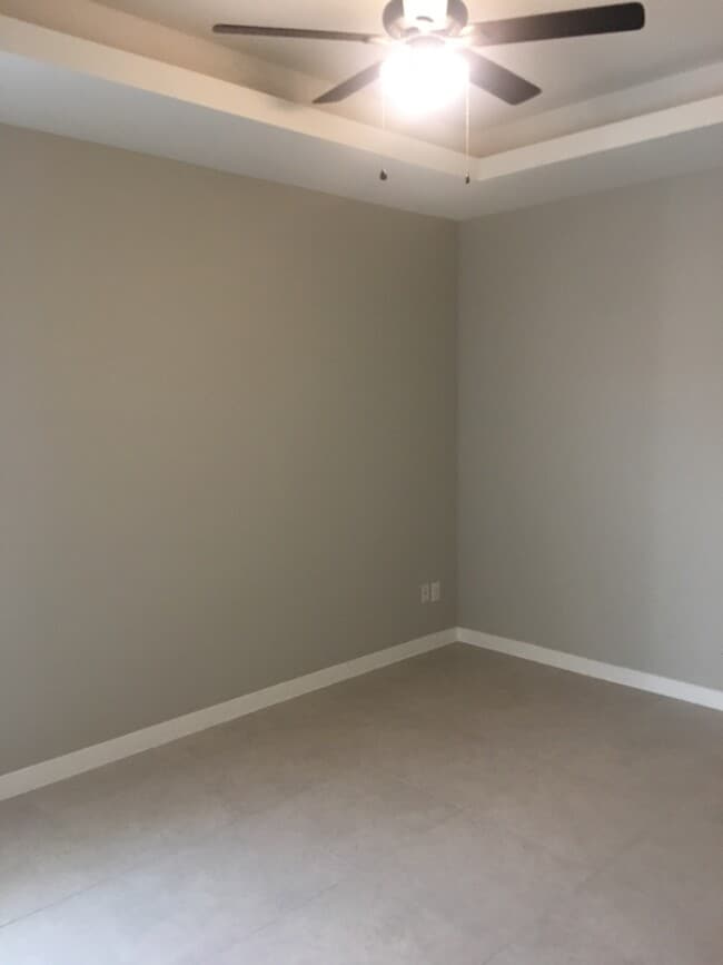 Building Photo - 1612 Deer Hls