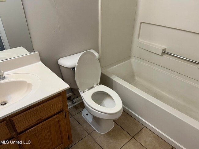 Building Photo - 7059 Hampton Dr