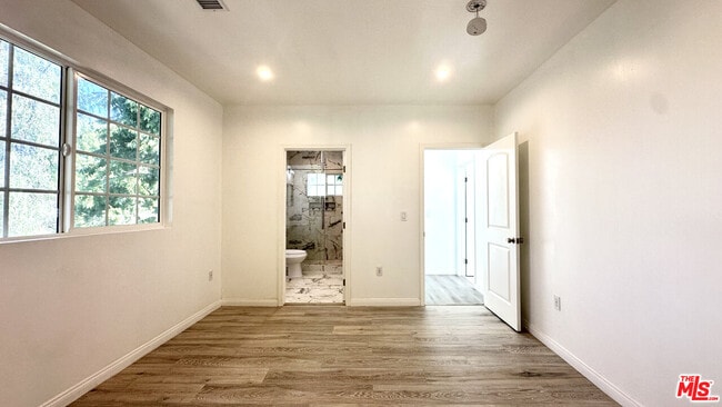 Building Photo - 16023 Wyandotte St