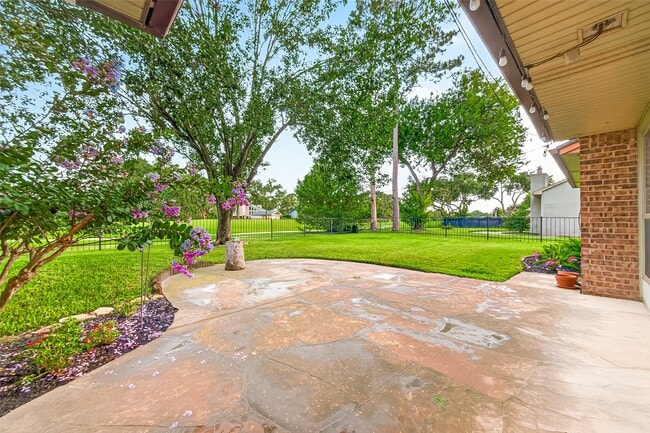 Building Photo - 2103 Winged Foot Dr