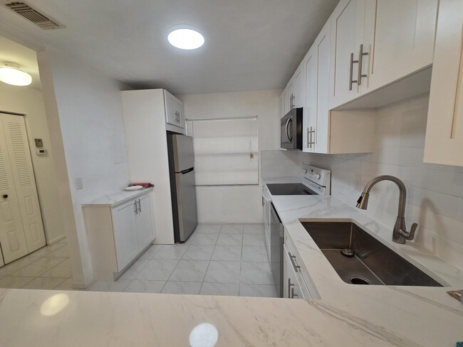 Building Photo - 9187 Norte Lago