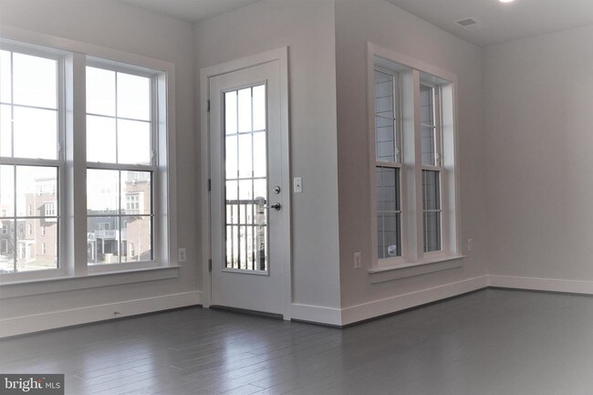 Building Photo - 210 Decoverly Dr