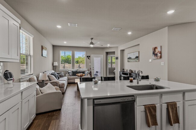 Building Photo - 706 Melody Hl Dr