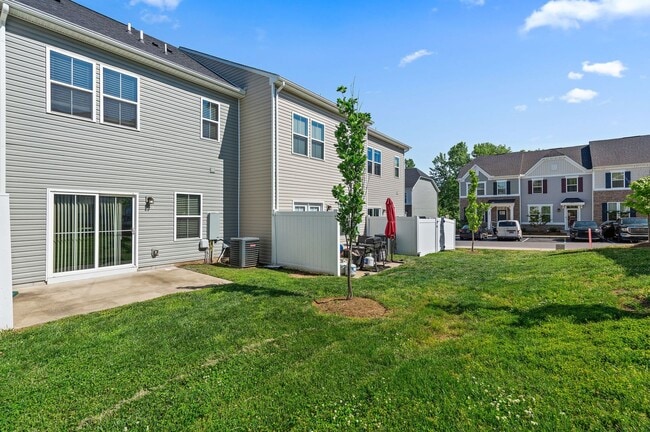 Building Photo - 4316 Summercrest Blvd