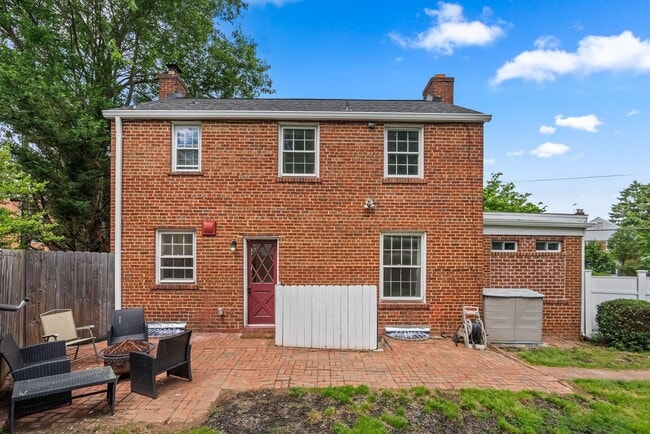 Building Photo - 2200 Windham Ln
