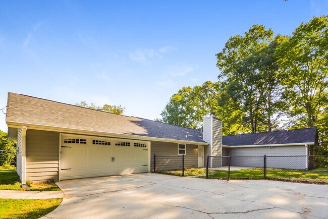 Building Photo - 1407 Hillside Pl SE