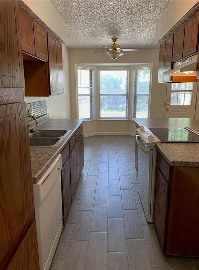Building Photo - 7304 Meadowbrook Dr