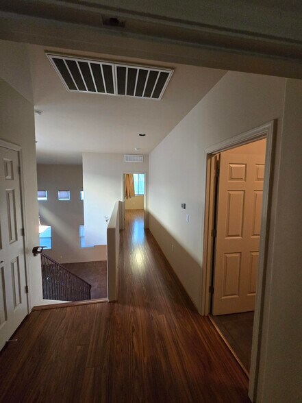 Building Photo - 402 E Croydon Park Rd